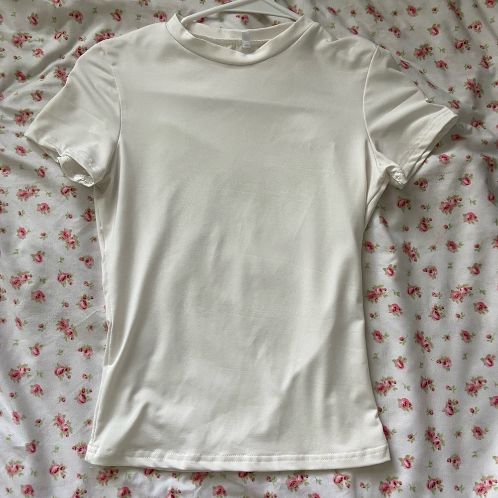 Seamless white short sleeve fitted top
